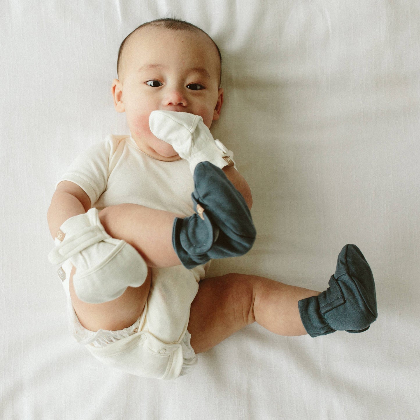 STAY ON BABY MITTS || CLOUD