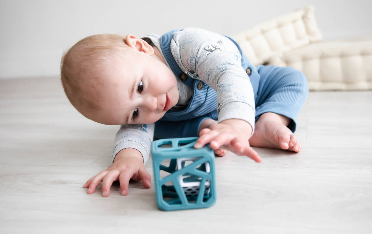 CHEW CUBE || SILICONE TEETHER RATTLE || MARBLE GREY