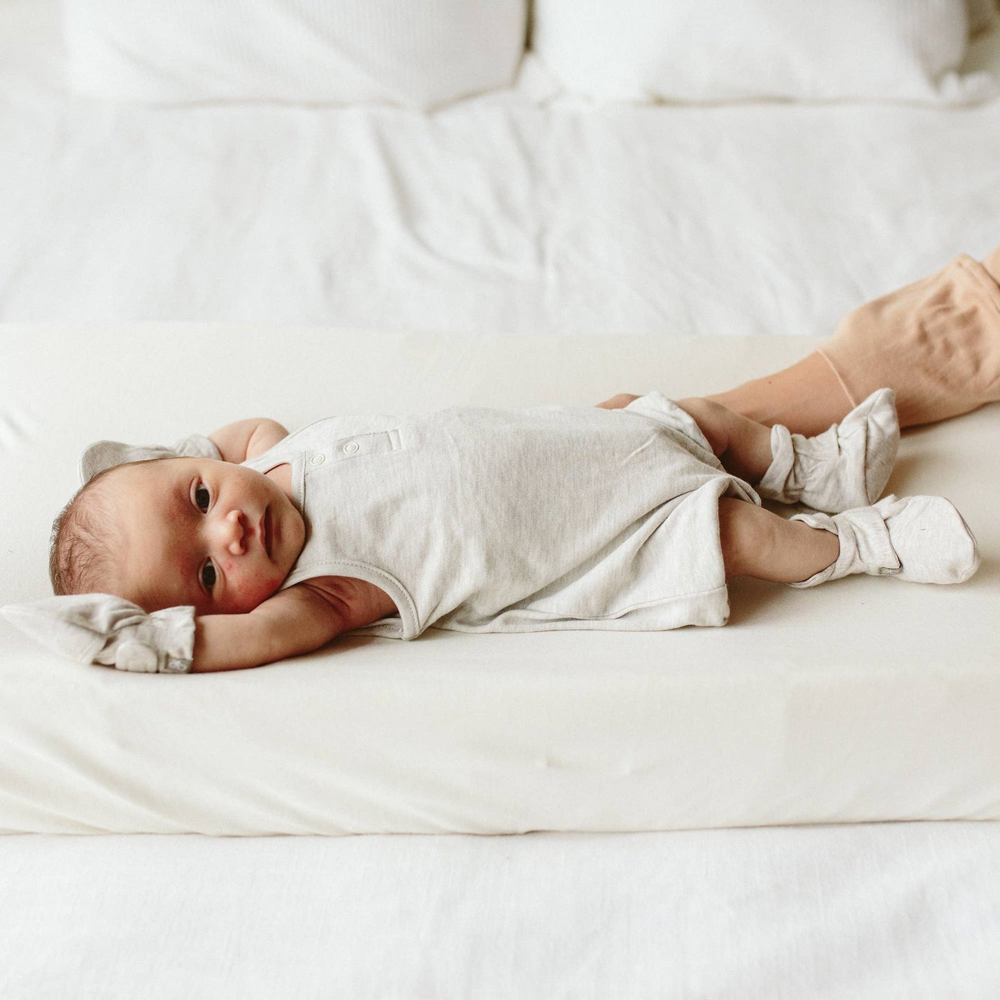 STAY ON BABY MITTS || STORM GRAY