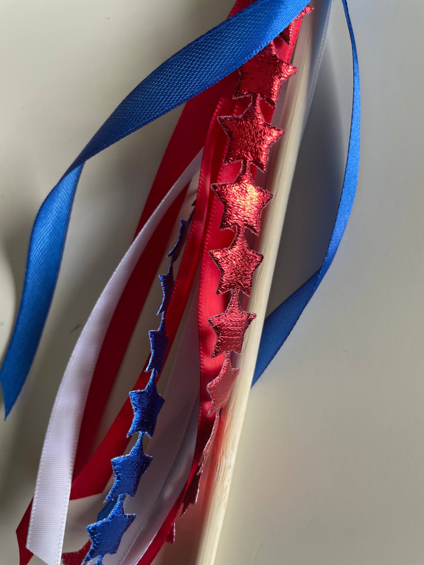 PATRIOTIC RIBBON WAND || RED