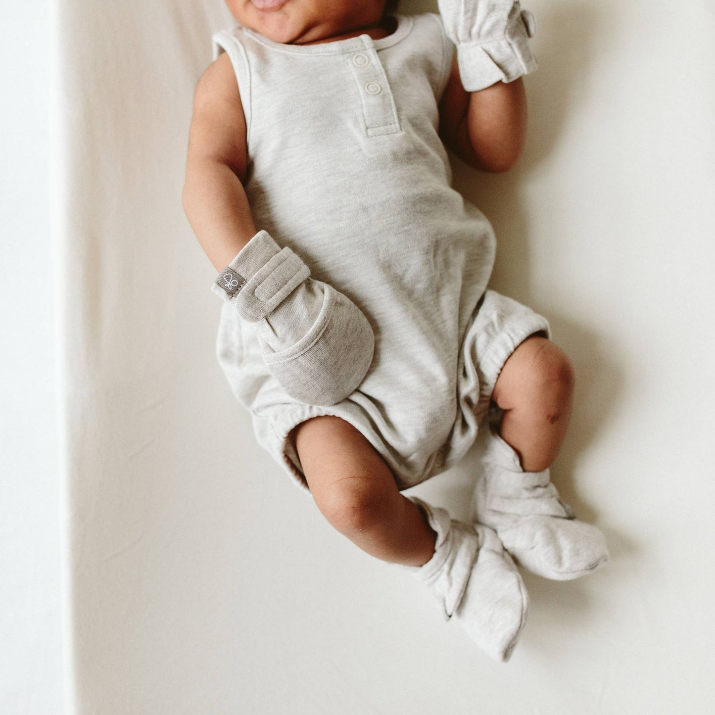 STAY ON BABY MITTS || STORM GRAY