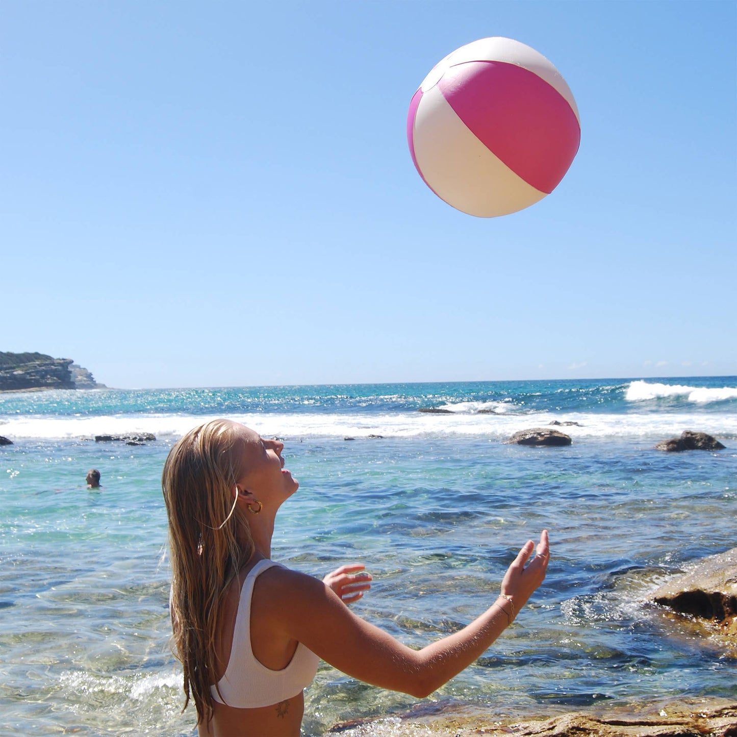 INFLATABLE BEACH BALL || MAGENTA