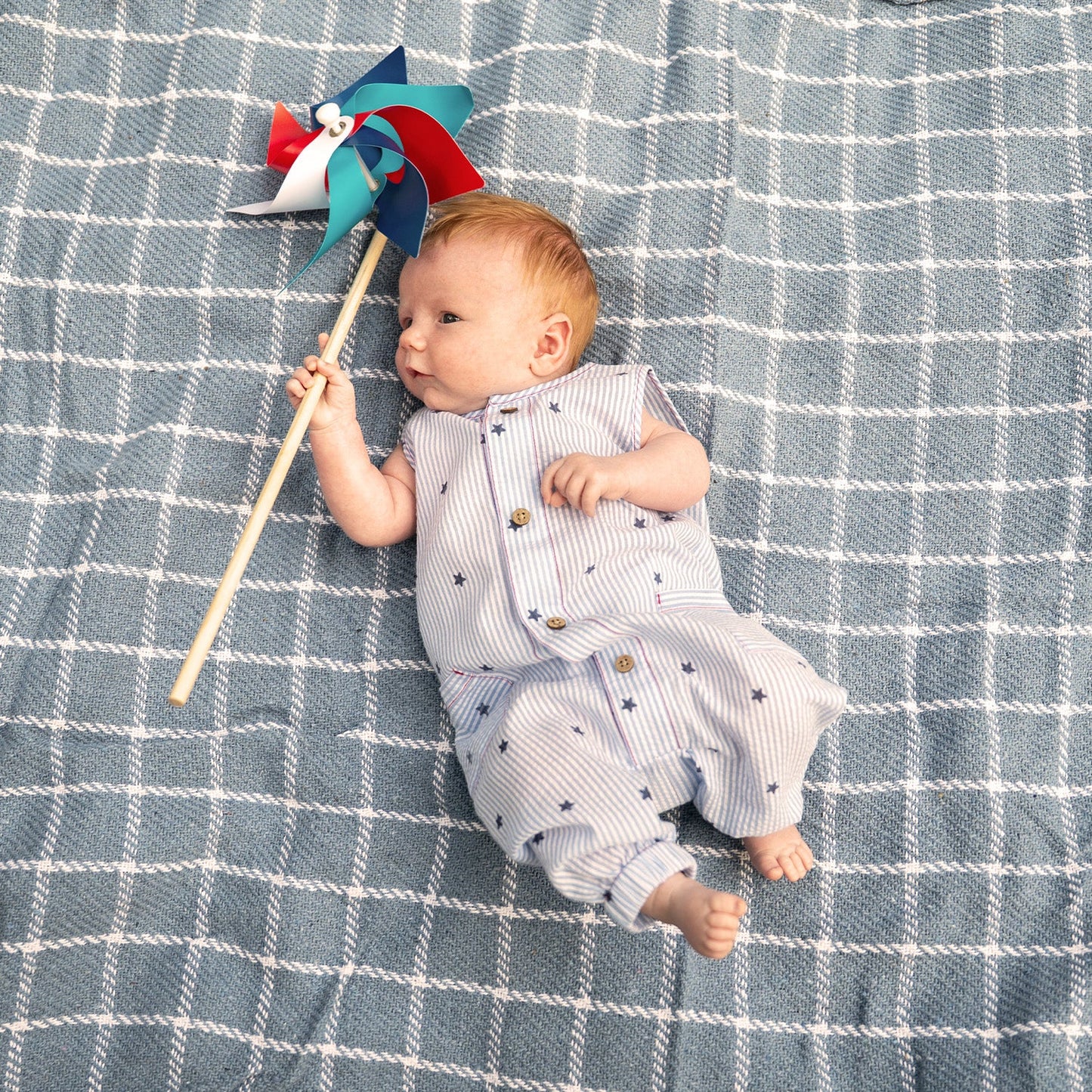 SEERSUCKER STRIPE MAGNETIC ROMPER