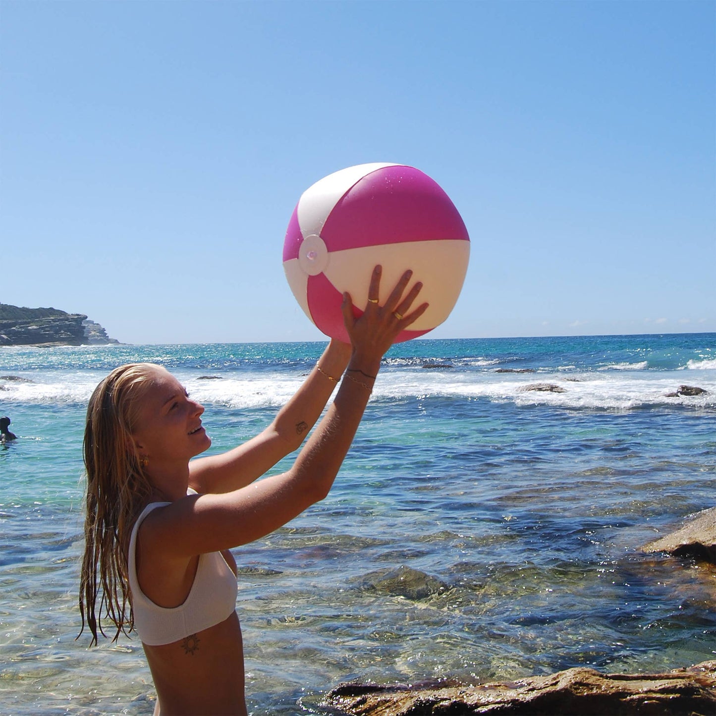 INFLATABLE BEACH BALL || MAGENTA
