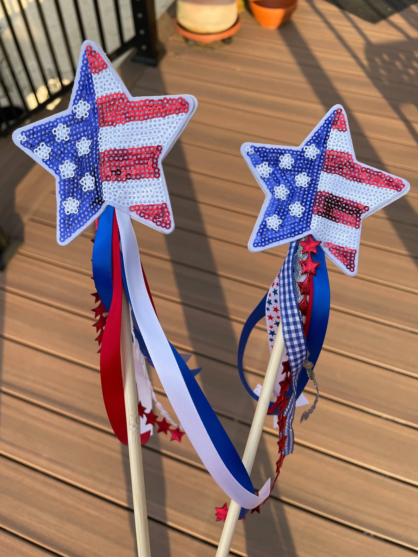 PATRIOTIC RIBBON WAND || RED